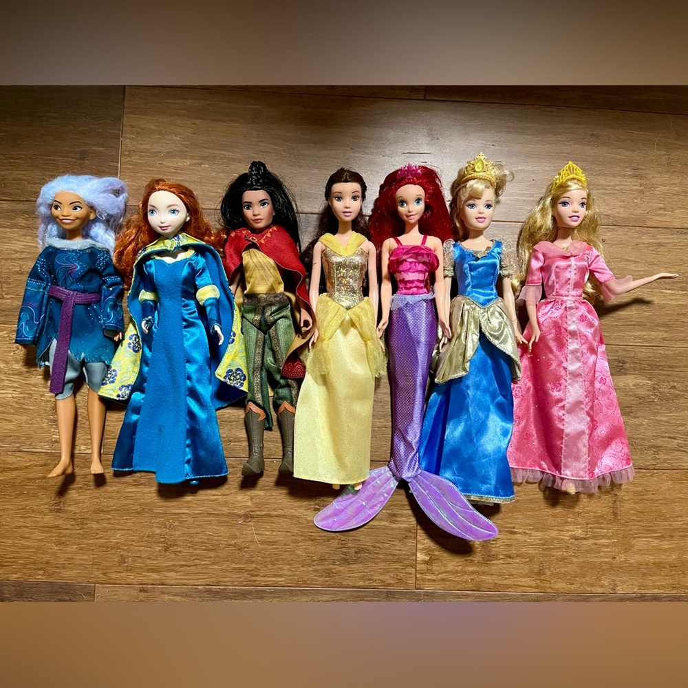 SOLD Disney Princesses dolls Aerial,Aurora,Belle,Cinderella,Merida,Raya, Sisu